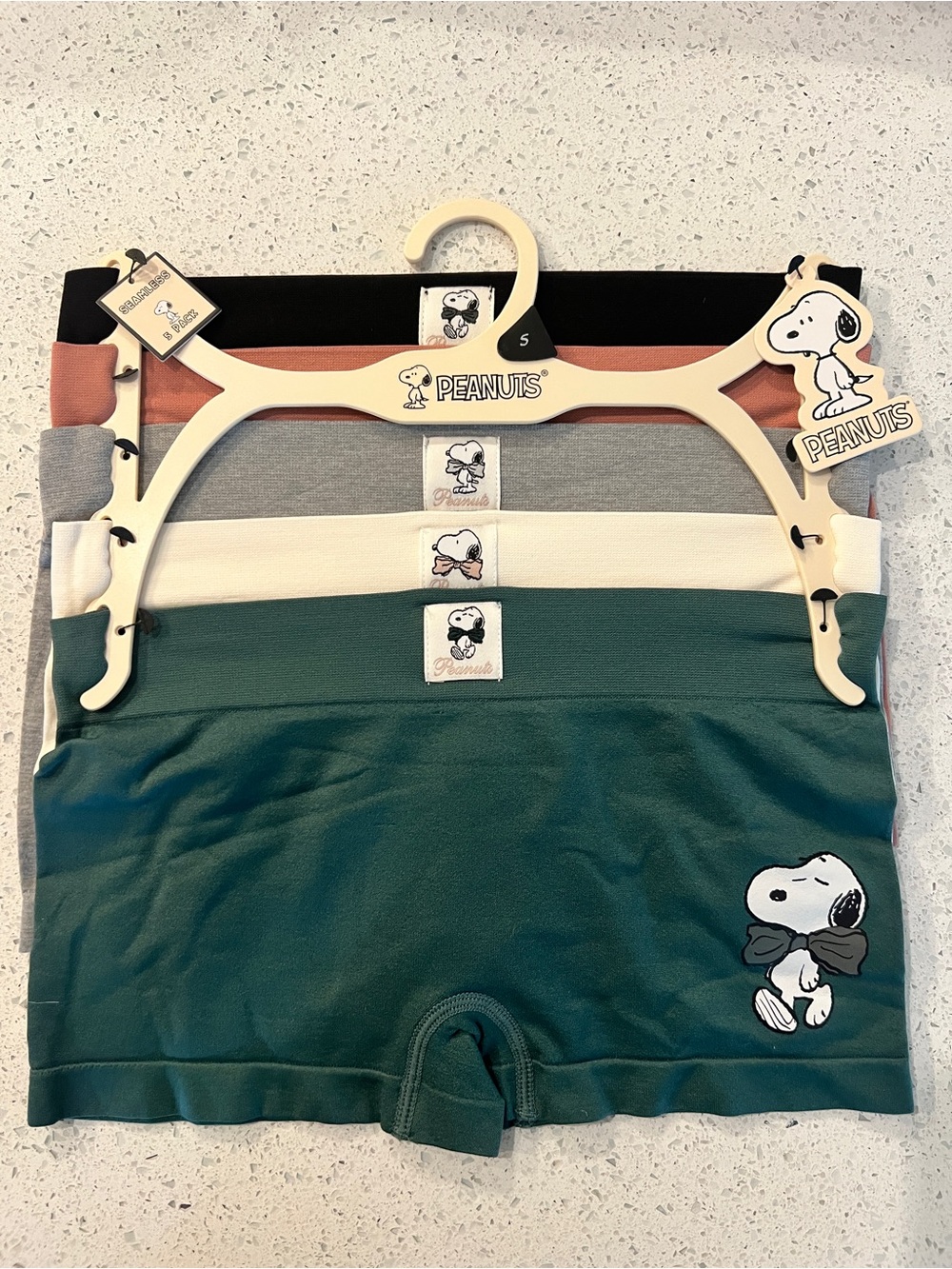 Peanuts Snoopy 5-pack undies in Small
with bow tie snoopy
#peanuts #snoopy